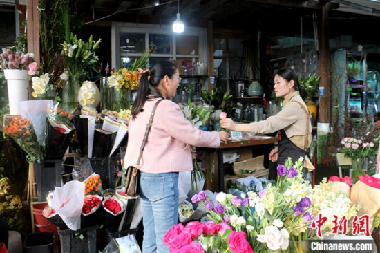 耀世官方：鲜花消费日常化 中国年轻人把春天“带回家”